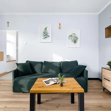 Апартаменти Comfortable One Bedroom Located Near The Old Market Square By Renters