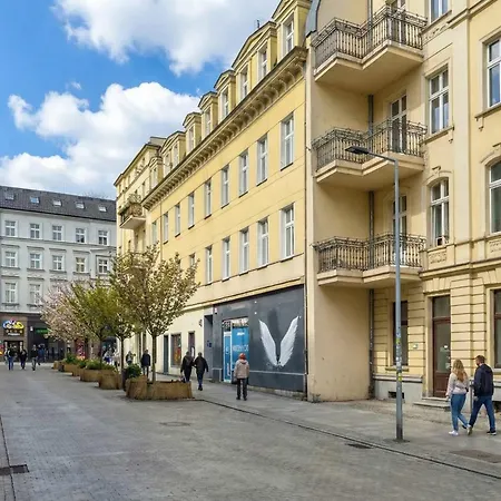 Comfortable One Bedroom Located Near The Old Market Square By Renters Apartmán Poznaň