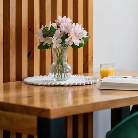 Comfortable One Bedroom Located Near The Old Market Square By Renters Апартаменти *